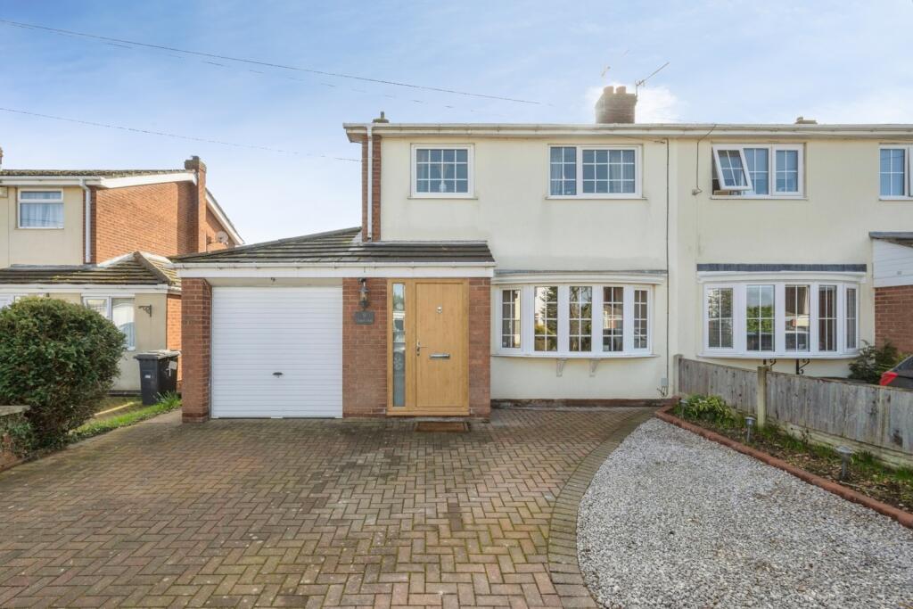 3-bed semi-detached on Chapel Close, Finningley, Doncaster, South Yorkshire, DN9, £230,000
