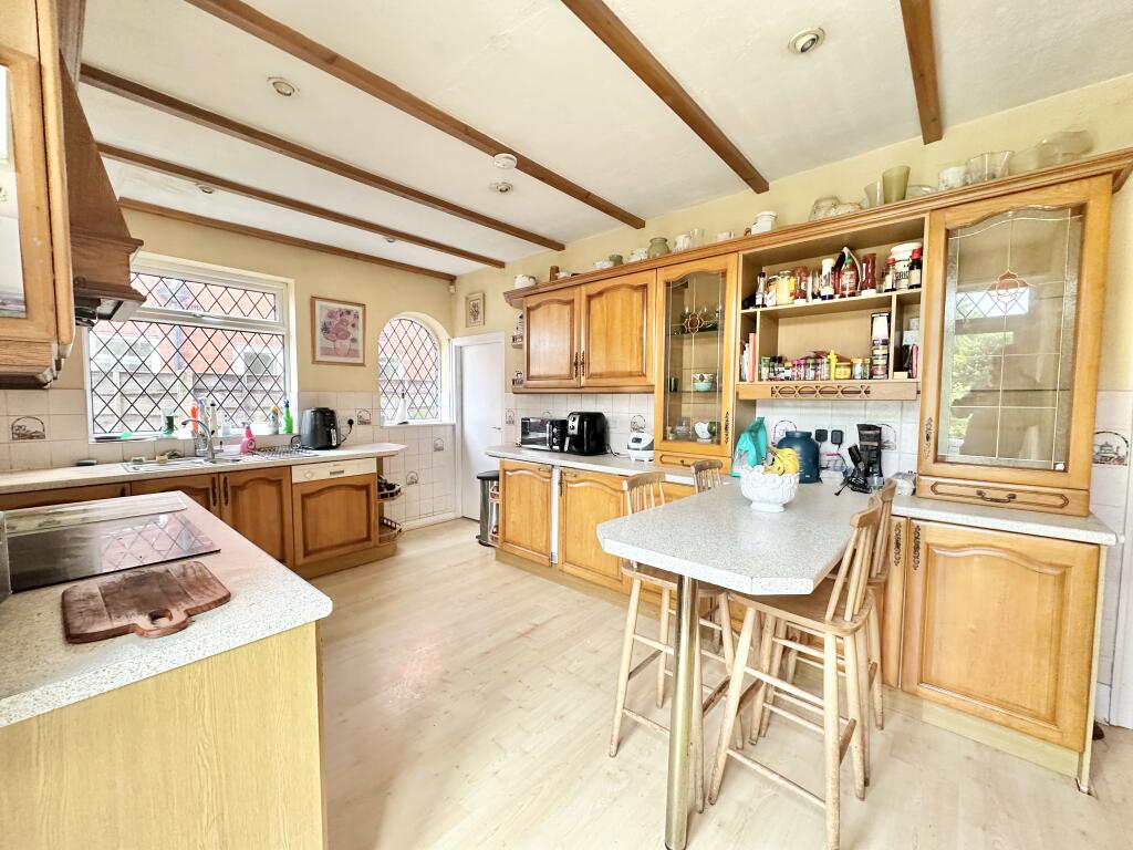 Raglan Road, Sale, Trafford photo 4