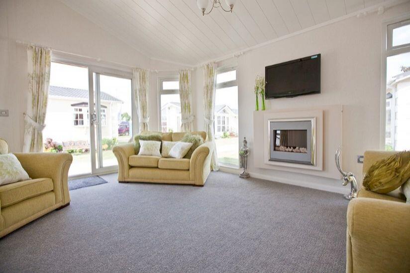 Two Bed Stately Albion Warwick (40x20), Strangers Holiday Park, Bradfield, Manningtree, Essex, CO11 2US photo 4