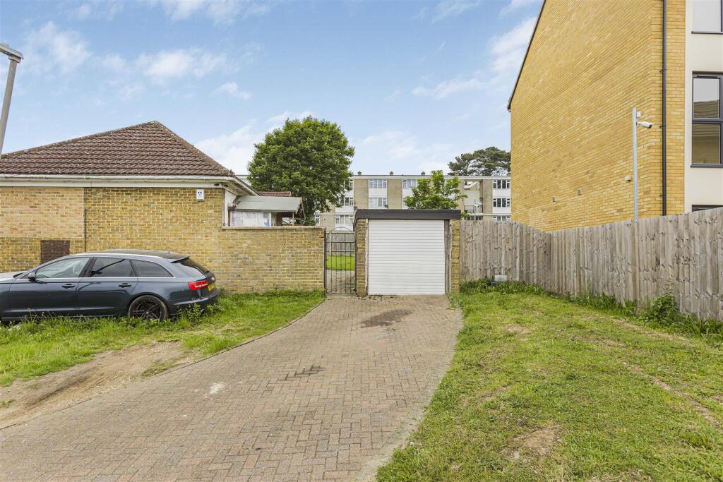 Northbrooks, Harlow photo 4