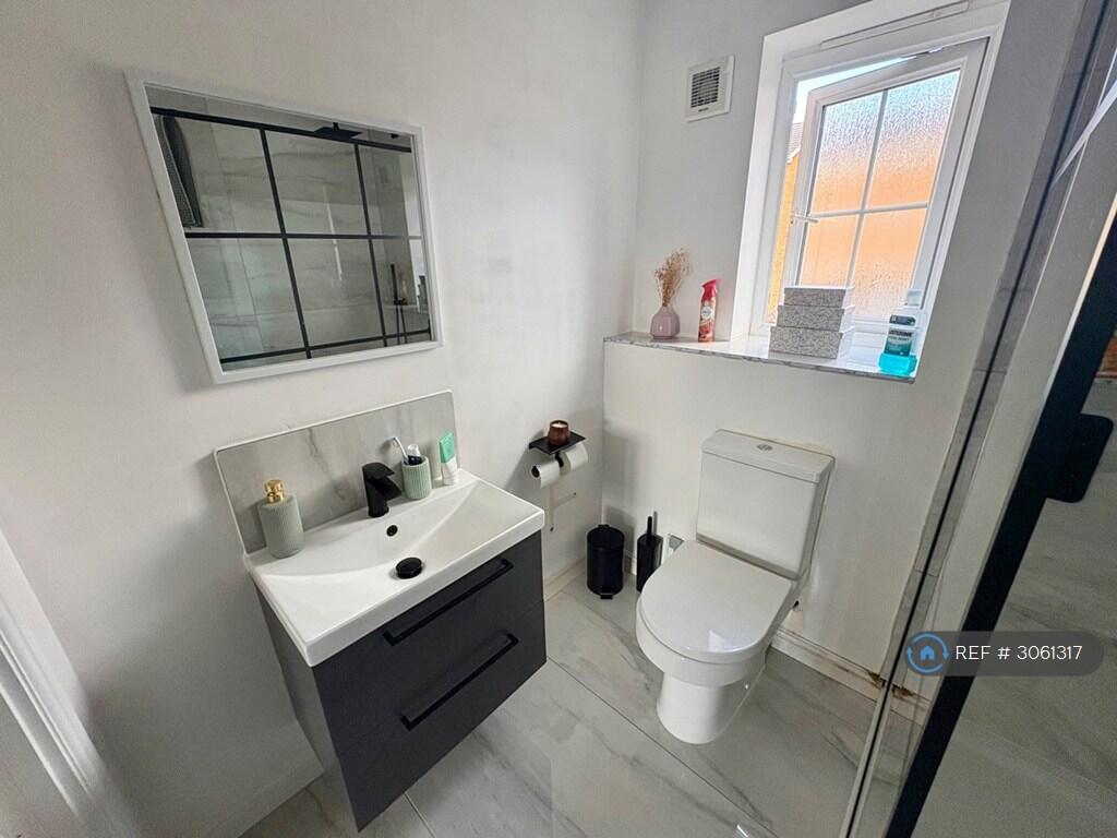 Apartment in Milton Keynes, Bedford - View 4
