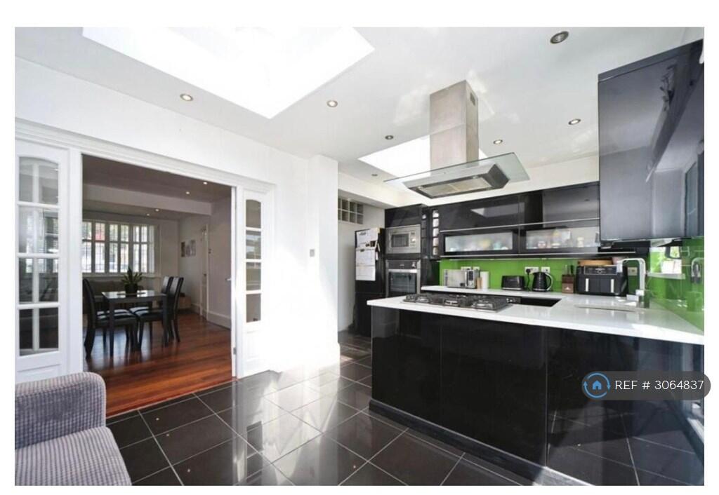 House in London, Burnt Ash, Grove Park - More