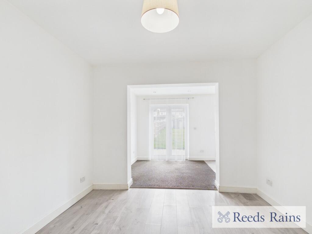 House in Romford - More