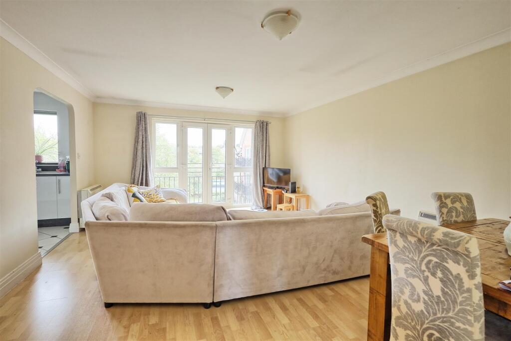 Apartment in East Hertfordshire, Ware - View 5