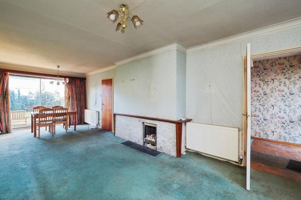 Longleat Crescent, Beeston, Nottingham, Nottinghamshire, NG9 - View 3