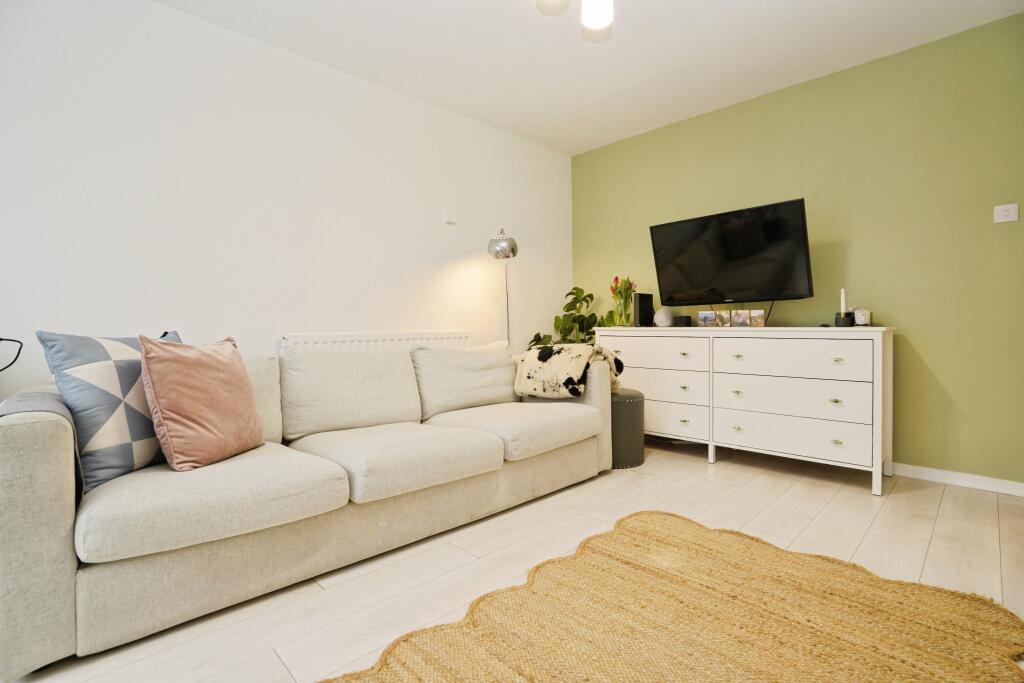 Hillfield, Hatfield, AL10 - View 2