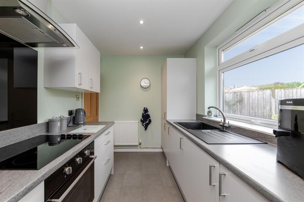 Chiswell Green Lane, St. Albans photo 5