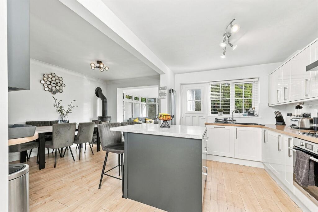 House in Leeds, Gildersome - View 3