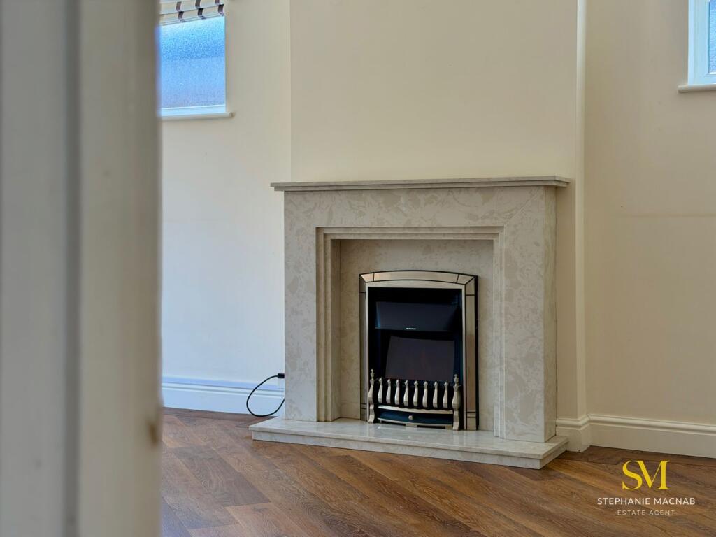 House in Sefton, Freshfield, Formby - More