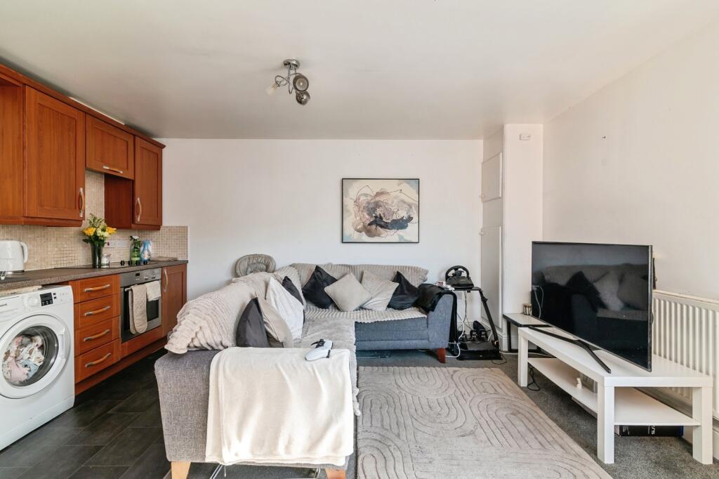 Apartment in Gedling, Nottinghamshire - View 2
