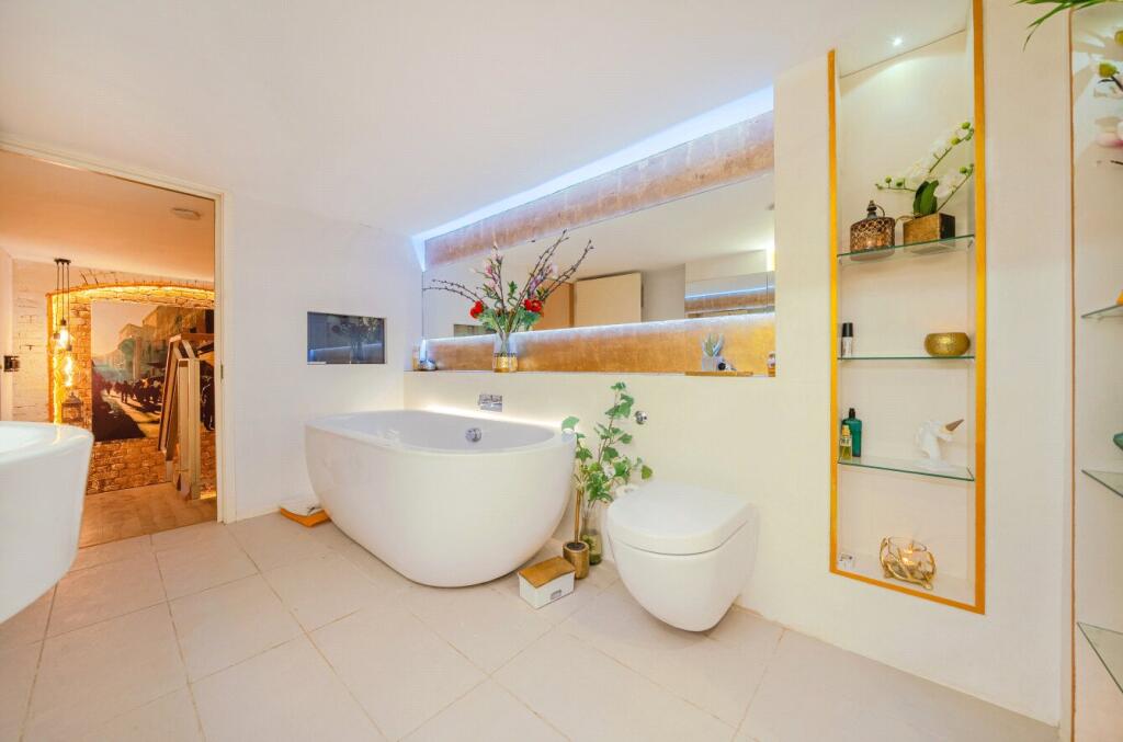Apartment in London - View 5