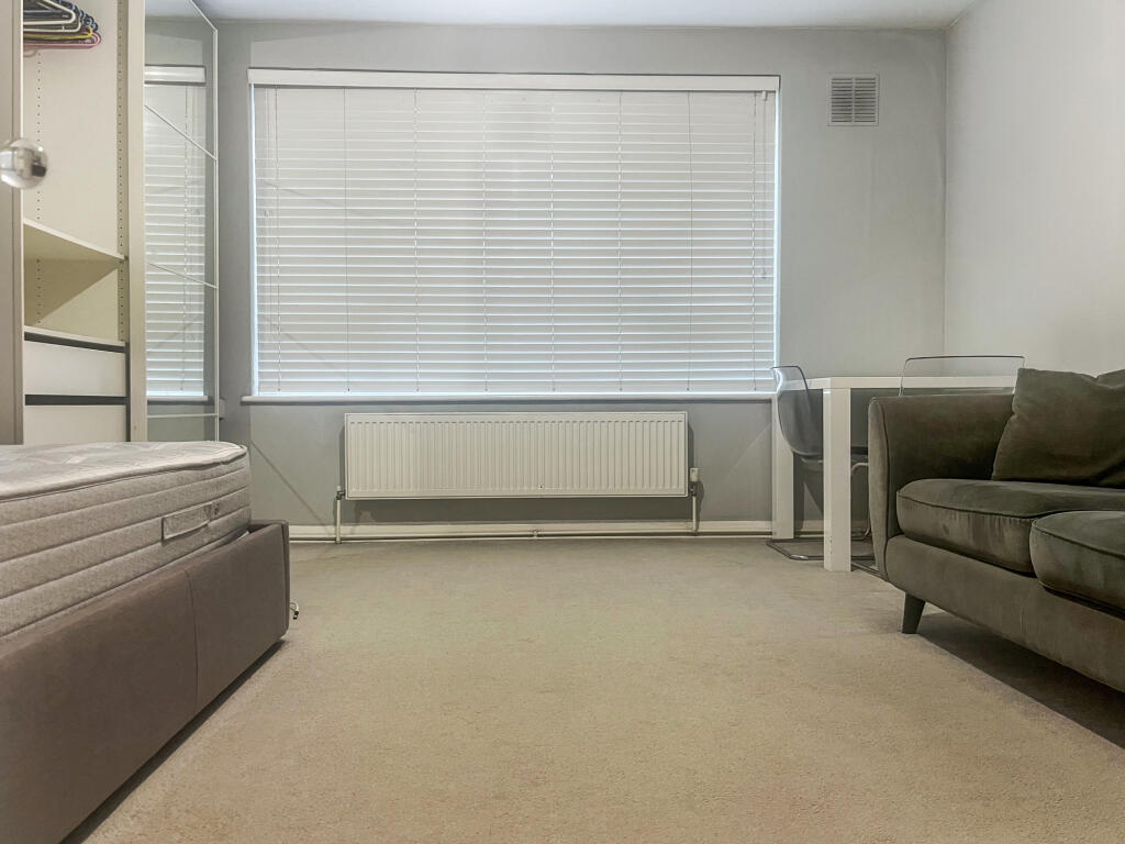 Studio flat for rent