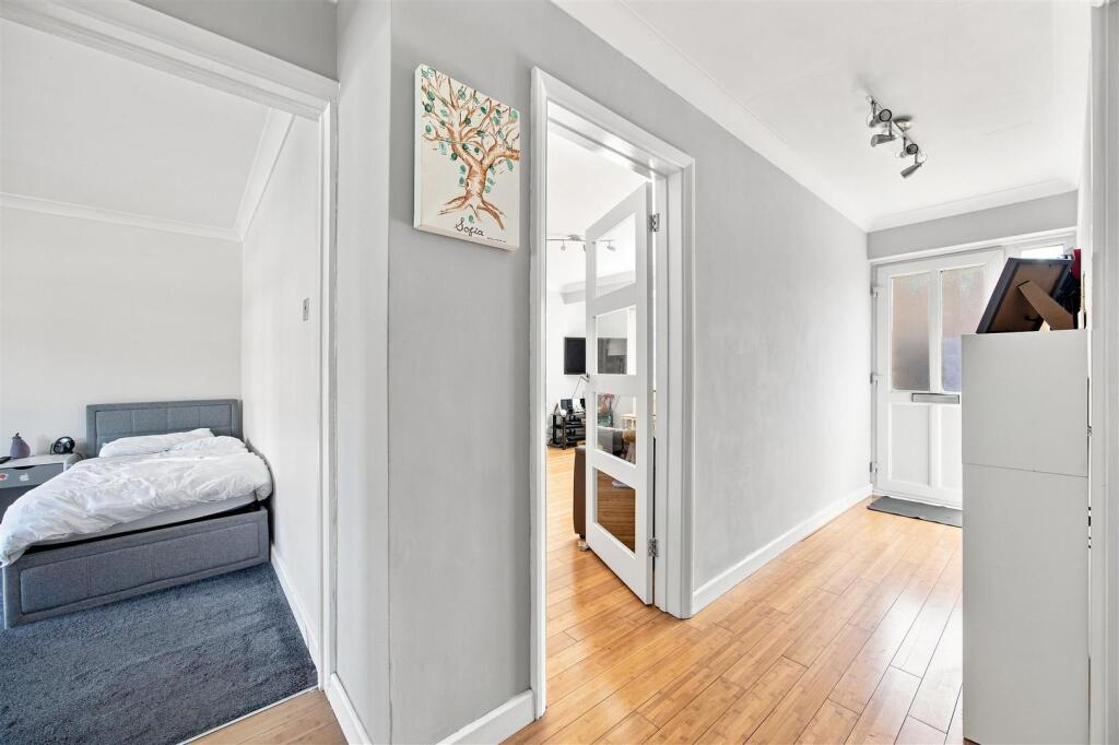 Apartment in London - More