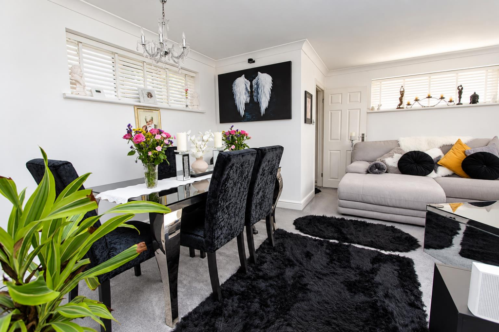 Apartment in Croydon - View 5