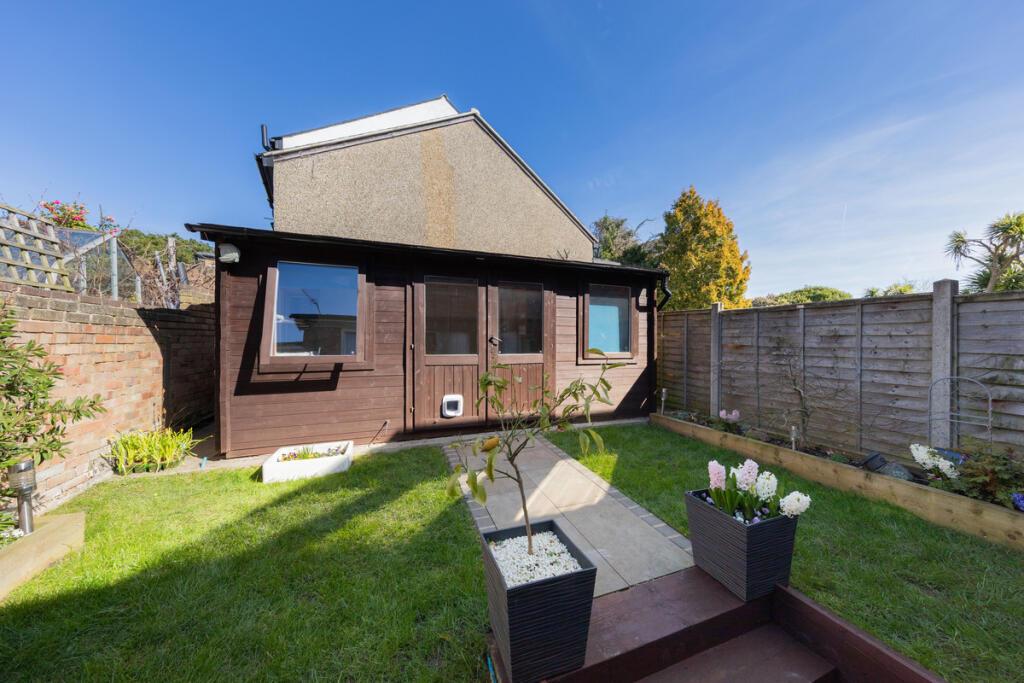 Hillcroft, Loughton, IG10 photo 4