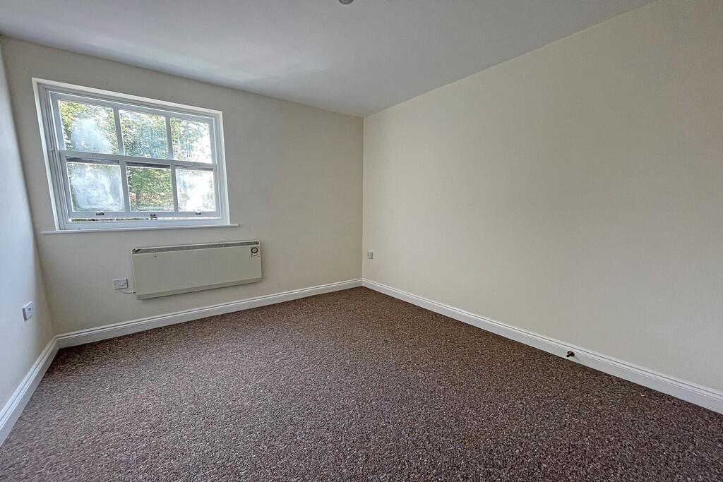 Apartment in Warwick - View 5