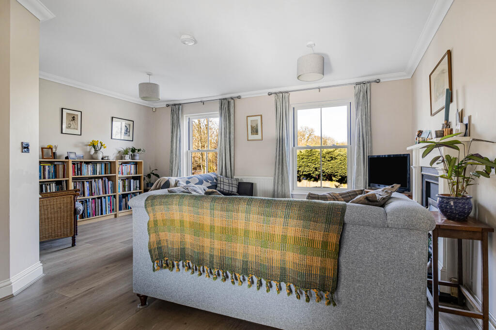 Douglas Court, Ely, Cambridgeshire photo 3