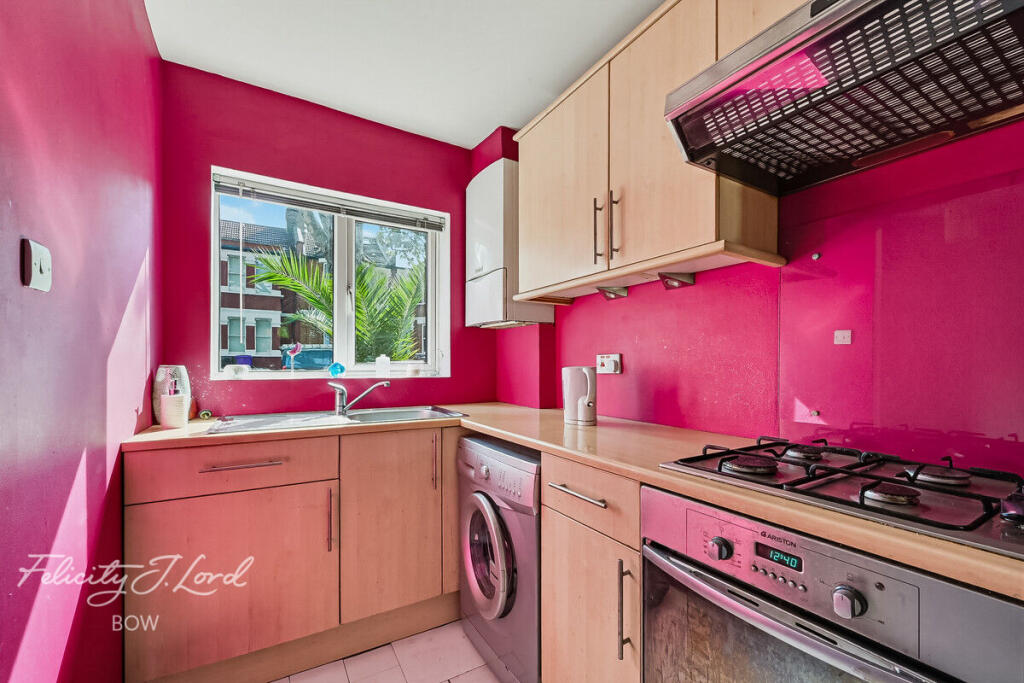 House in London, Bromley-by-Bow, Bow - More