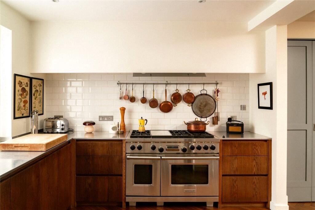 House in London, Royal Borough of Kensington and Chelsea - More