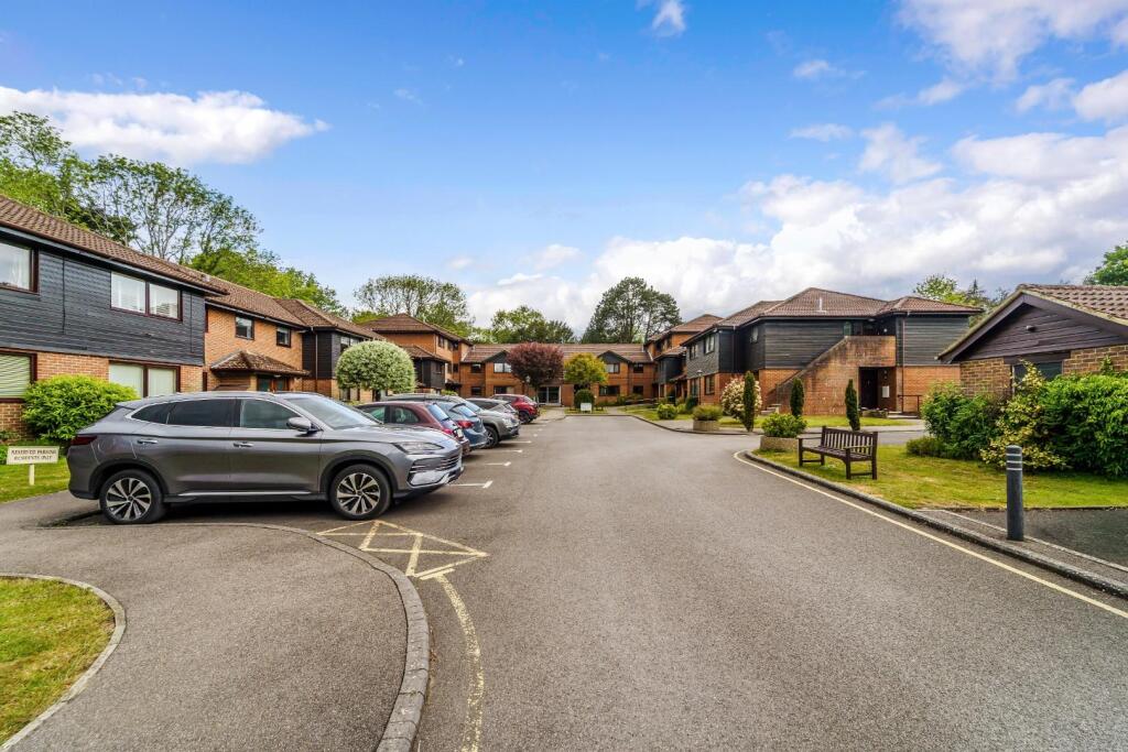 Apartment in Tadworth - More