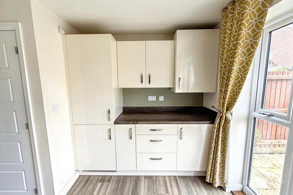 House in Nuneaton and Bedworth, St Nicolas Park - More