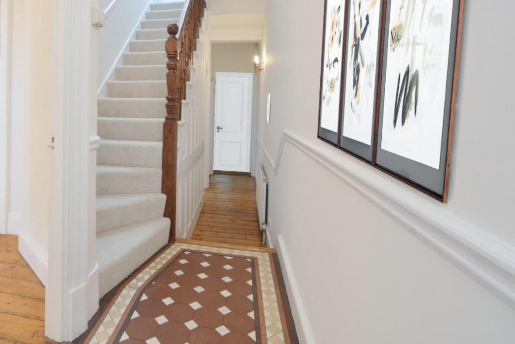 House in London, Grove Park - More