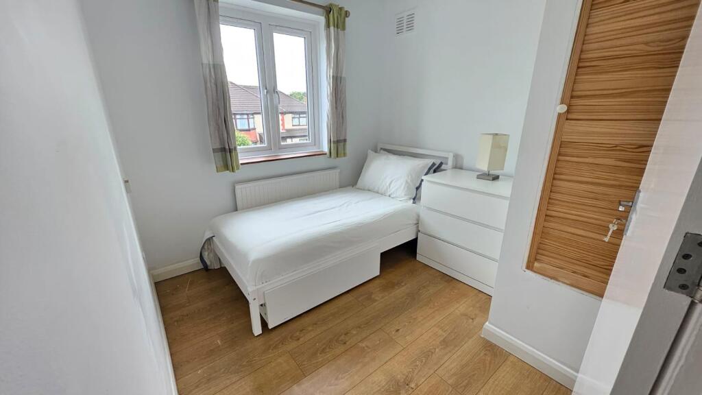 Main image of property: Wakefield Gardens, Ilford, London, IG1