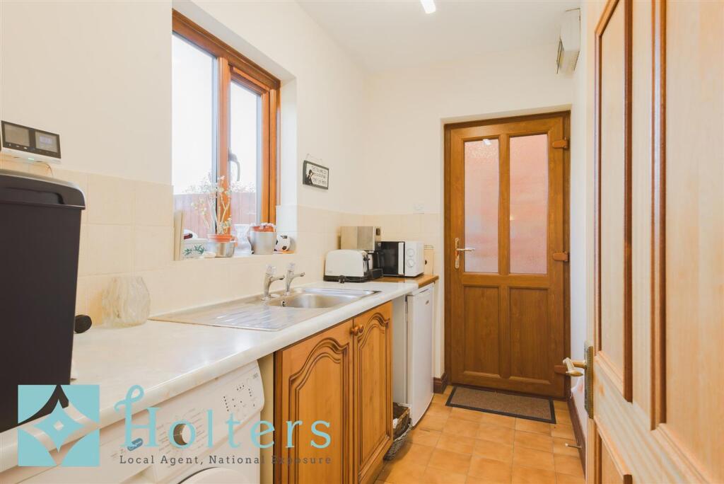 House in Newtown, Llanllwchaiarn - View 4