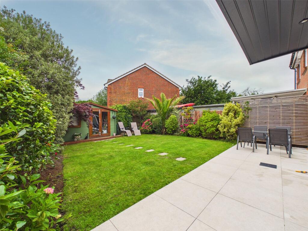 Troak Close, Christchurch, Dorset, BH23 photo 2