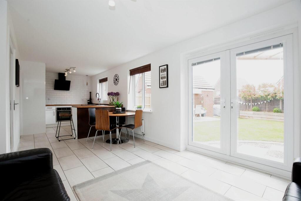 Anderton Avenue, Wellesbourne, Warwick photo 3