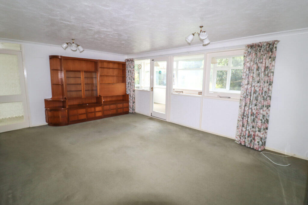 Richmond Close, Hayling Island photo 3