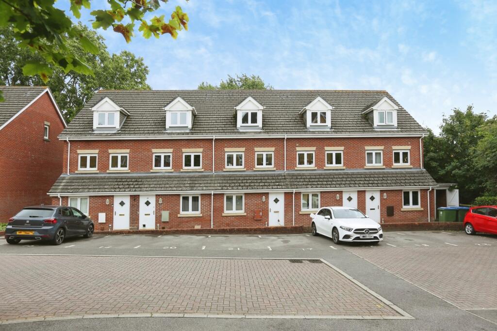 Main image of property: Park Mews, Park Gate, Southampton, Hampshire, SO31