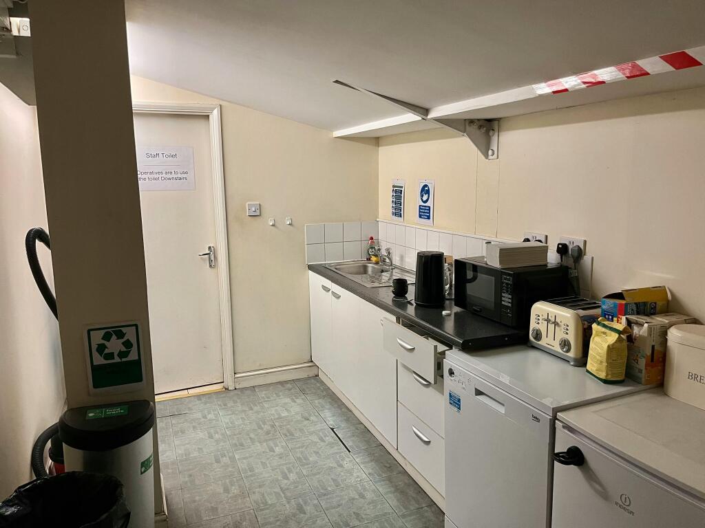 B Bradleys - Kitchenette.jpg