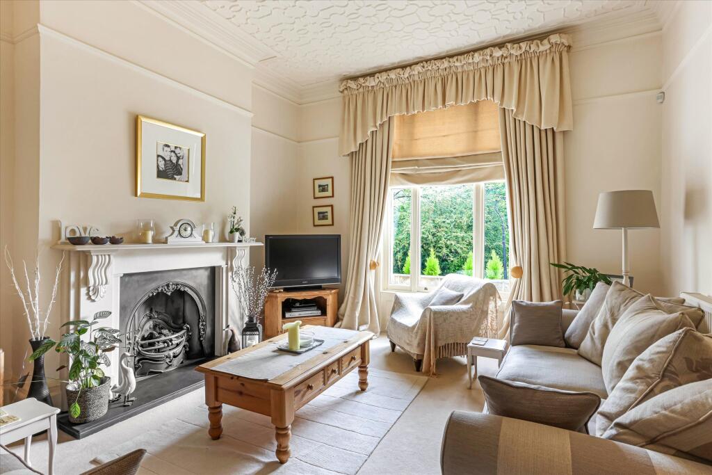 House in Gloucester - View 4