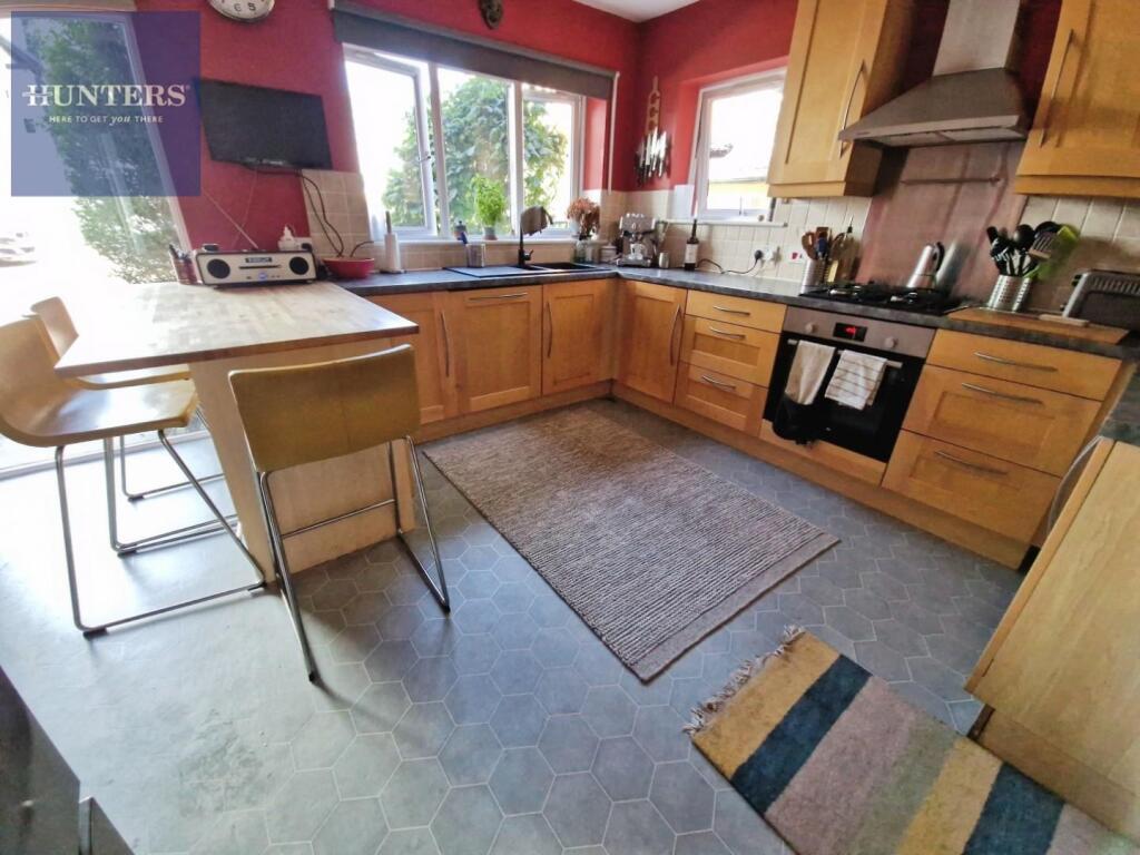 House in Bridgend, Pencoed - More