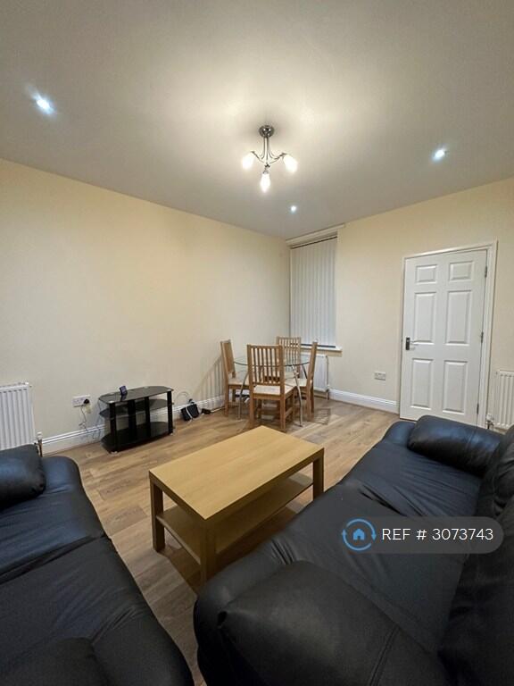 Apartment in Newcastle upon Tyne - View 2