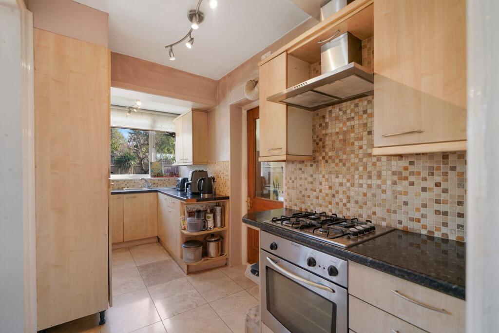 Bushmoor Crescent, Shooters Hill, London photo 4