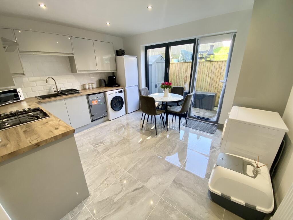 House in Pontardawe, Neath Port Talbot - More