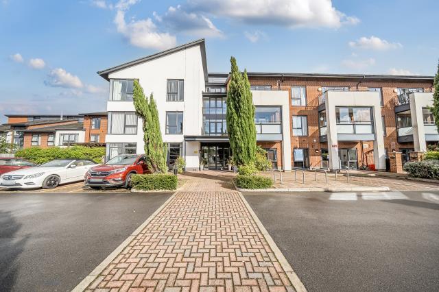 2-bed flat on Craufurd Road, Oxford, £128,000