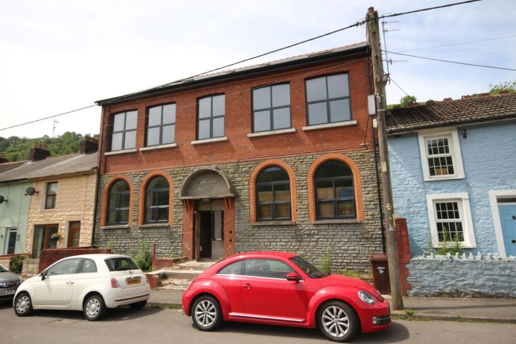 Main image of property: 25-26 Station Terrace, Brithdir, NP24 6JS