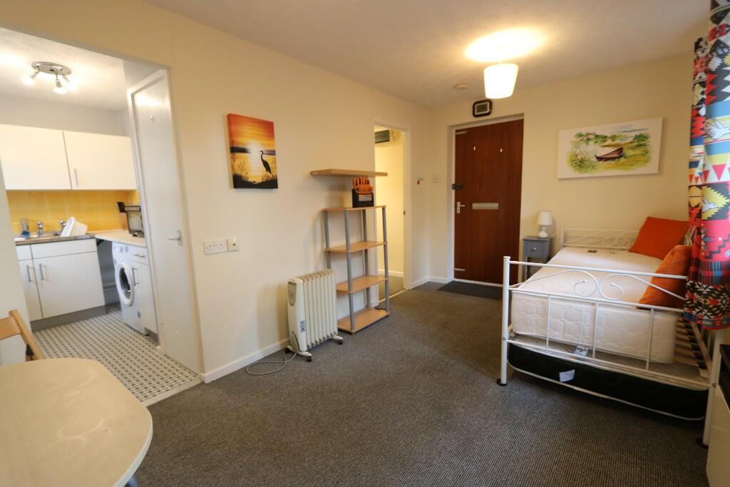 Apartment in Warwick, Whitemoor, Kenilworth - View 3
