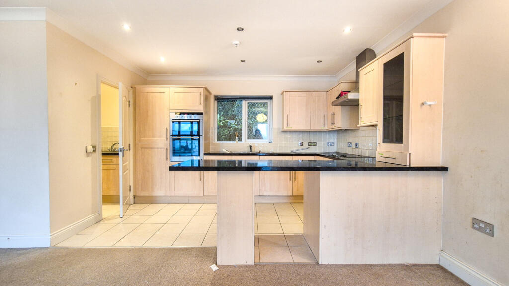 Apartment in Douglas, Middle - View 4