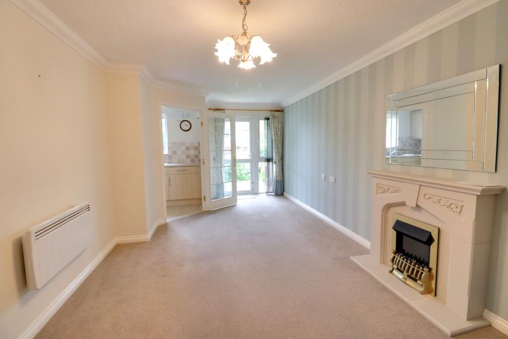 Apartment in Havant, Cowplain - View 2