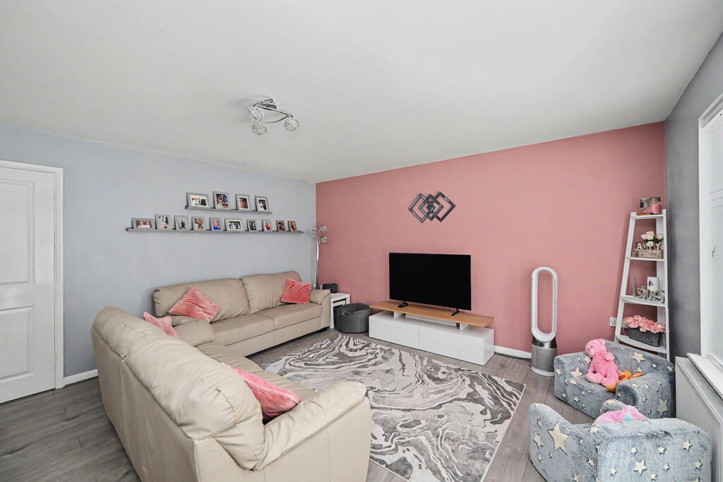 House in Rugby, Long Lawford - More