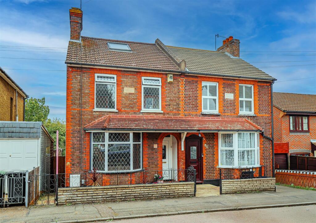 3-bed semi-detached on South Hill Road, Hemel Hempstead, HP1, £525,000