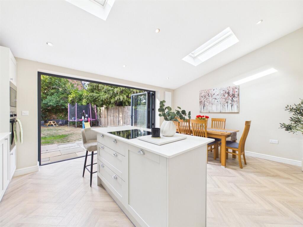 House in Gloucester - View 3
