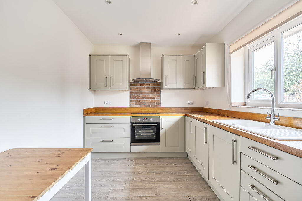 House in Milton Keynes, Denbigh East, Bletchley and Fenny Stratford - More