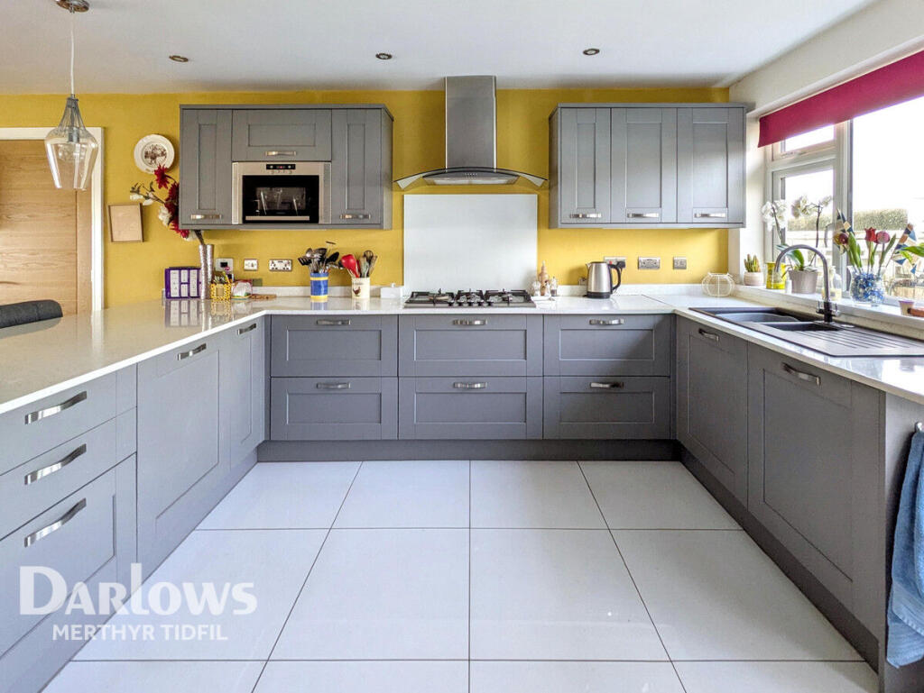 House in Treharris, Bedlinog - View 4