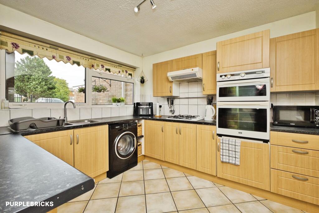Thatcham Park, Yeovil, BA21 photo 5