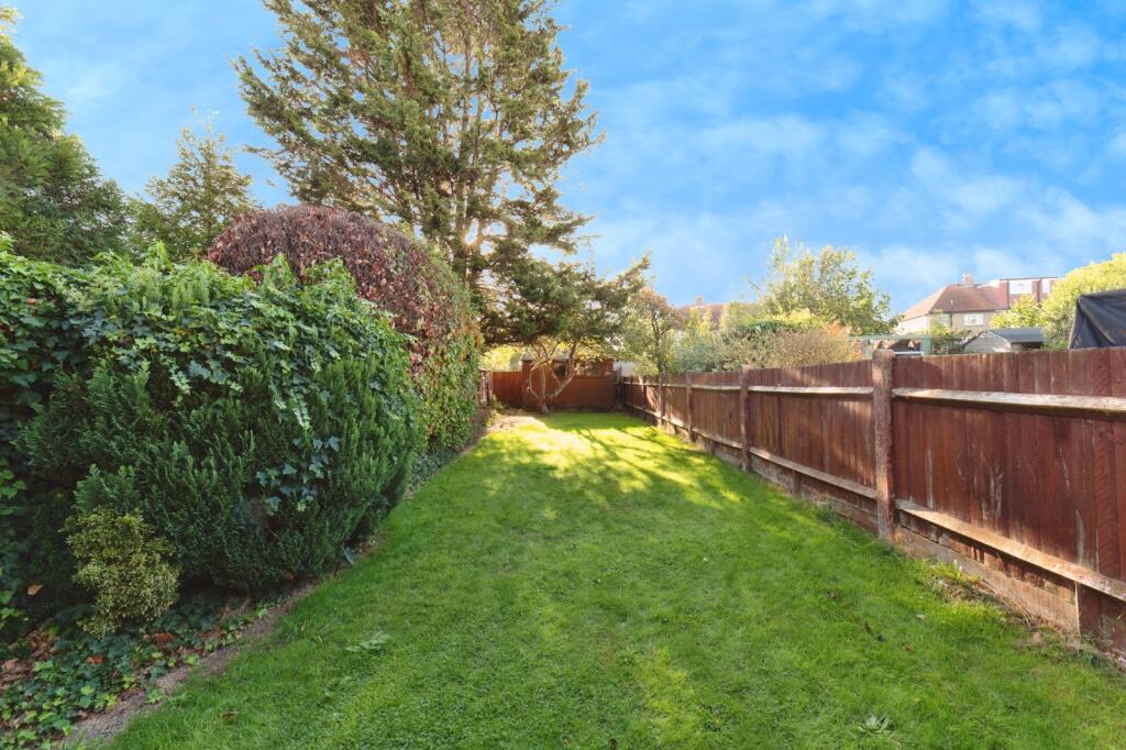 House in London, Royal Borough of Kingston upon Thames - View 3